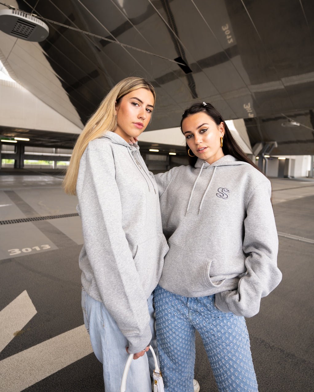 sweatshirt seyot gris avec logo brodé gris